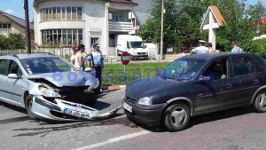 accident la intersectia strazilor petru rares si victoriei- botosani