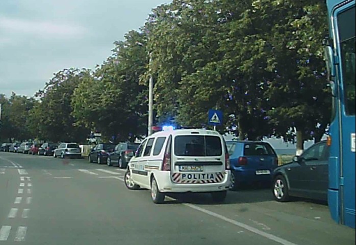 masini parcate aiurea pe strada Pacea- Botosani