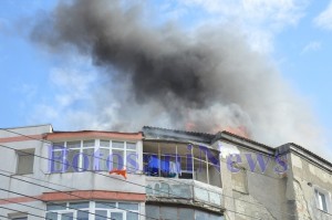 incendiu mansarda bloc masina pompieri1