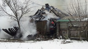 incendiu-casa-iarna-pompieri-botosani