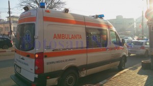 ambulanta-si-politie-pe-strada