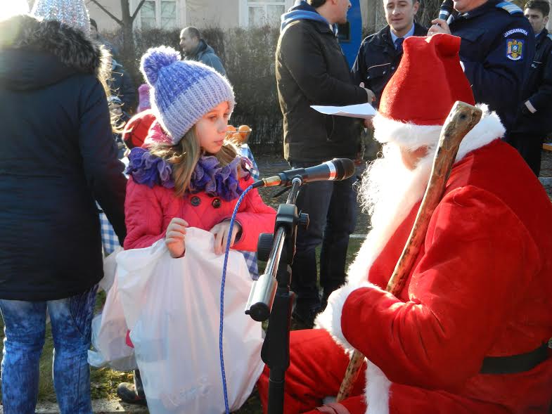 datini-si-obiceiuri-de-iarna-la-inspectoratul-de-jandarmi-mos-craciun-botosani