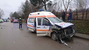 accident ambulanta lebada botosani (4)