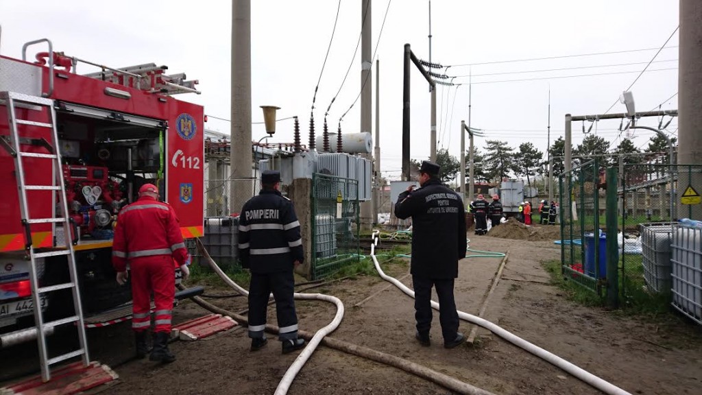 pompieri la transformatorul ars din zona industriala a botosaniului