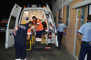 femeie incatusata politisti targa ambulanta