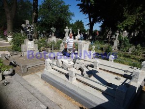 morminte distruse in Cimitirul Pacea Botosani