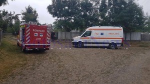 ambulanta pompieri in fata unei case1