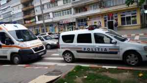 politie si ambulanta pe strada