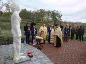 bust eminescu si veronica la zmau