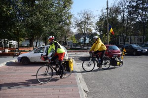 doi botosaneni au facut inconjurul marii negre pe bicicleta (2)