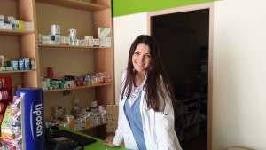 O tânără din Dorohoi, în vârstă de 33 de ani, lucrează ca asistent de farmacie în Atena