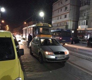 masina care blocheaza tramvaiul, botosani