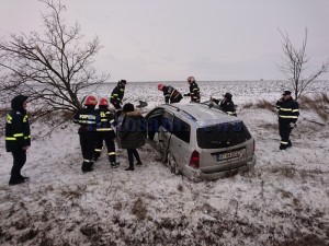 stiri, botosani, stiri din botosani, masina in mal de pamant, accident victoria (5)