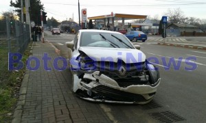 Accident într-o intersecţie din Botoşani! Două maşini, puternic avariate