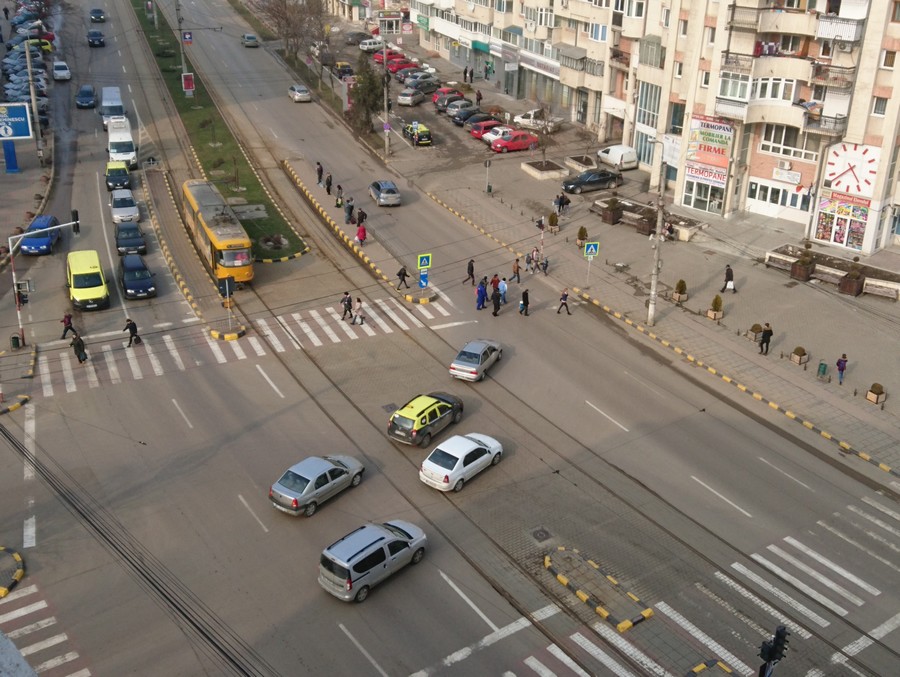 masini intersectie, stiri, botosani, calea nationala, casa cartii