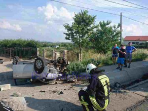 accident, baisa, masina rasturnata, stiri, botosani