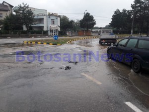 inundatii, stiri, intersectie, strada pacea, botosani (2)