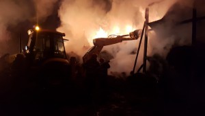 incendiu furaje, stiri, botosani, pompieri, corlateni (2)