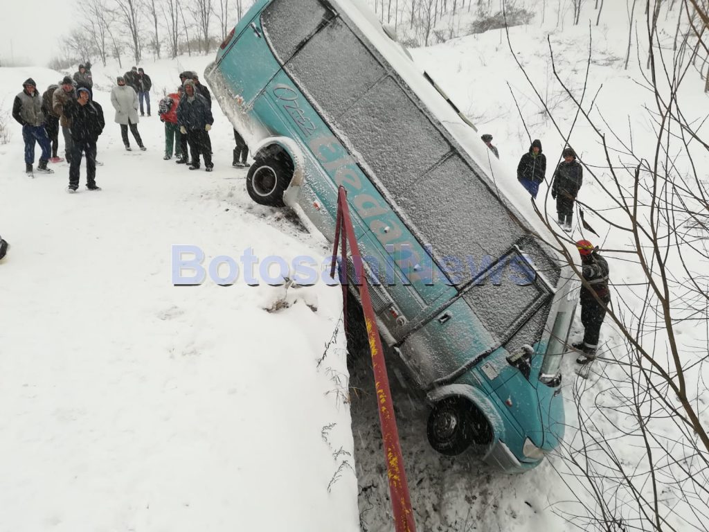 stiri, botosani, accident, microbuz rasturnat (2)