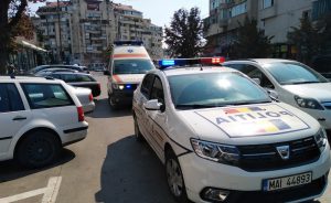 Politie si ambulana pe strada Marchian din Botosani